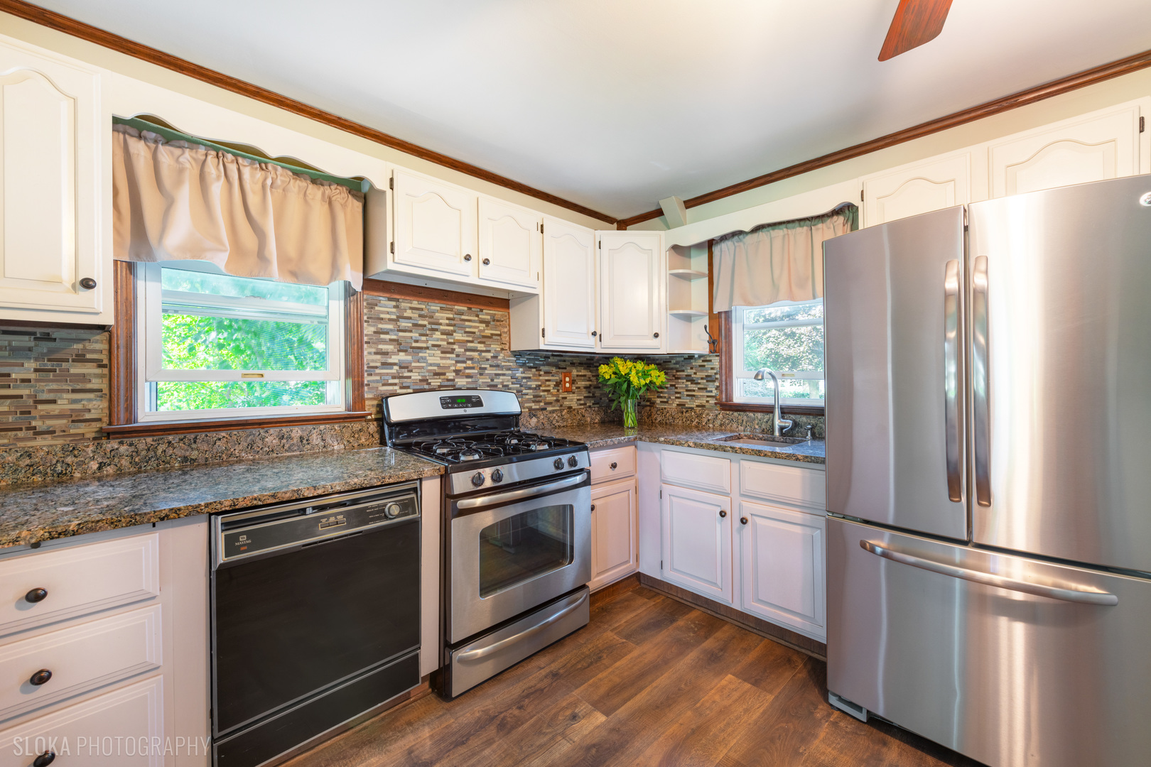 380 Charlotte Avenue Property Photo 8