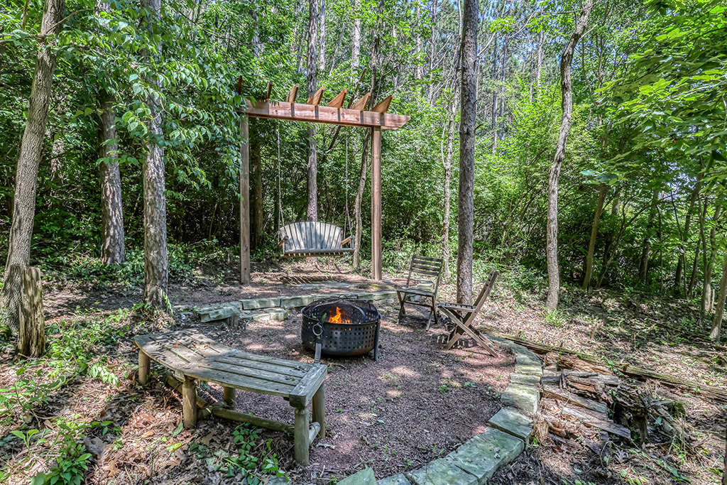 16556 Pine Hill Drive Property Photo 12
