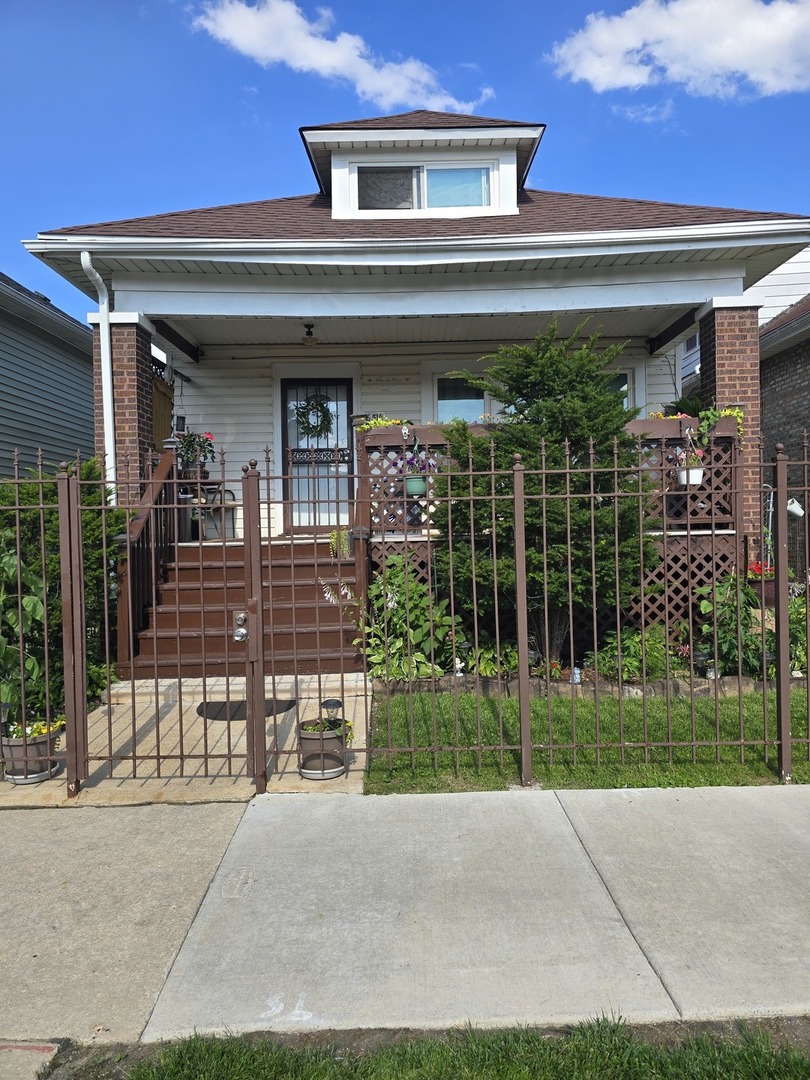 6515 S Mozart Street Property Photo 1
