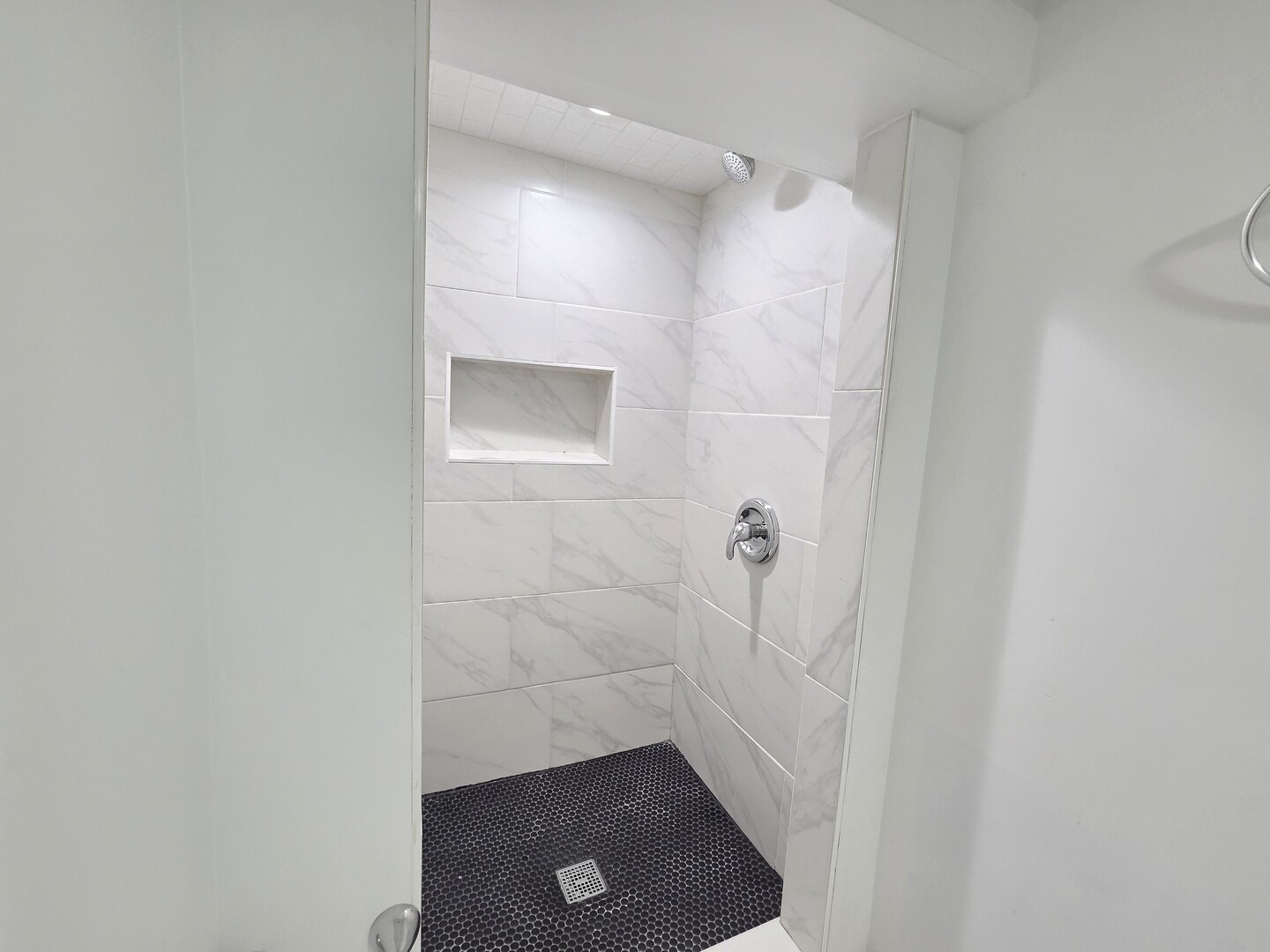 5718 W Melrose Street B Property Photo 14