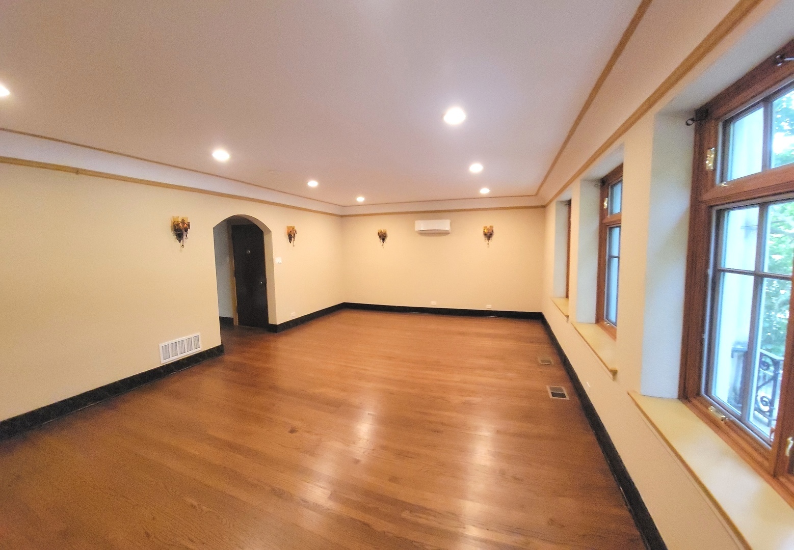 2151 W Granville Avenue 1 Property Photo 3