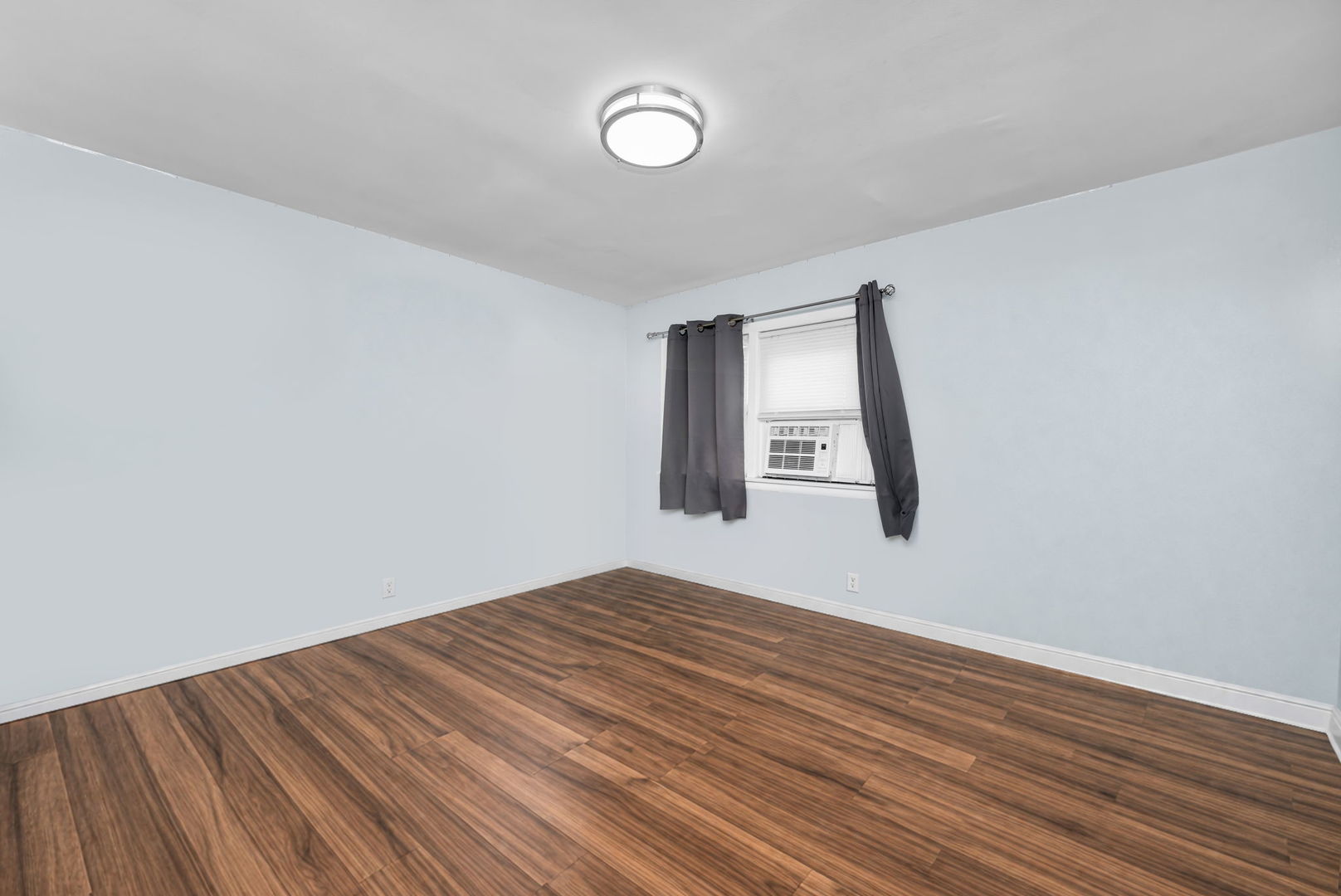 423 Jefferson Street Property Photo 6