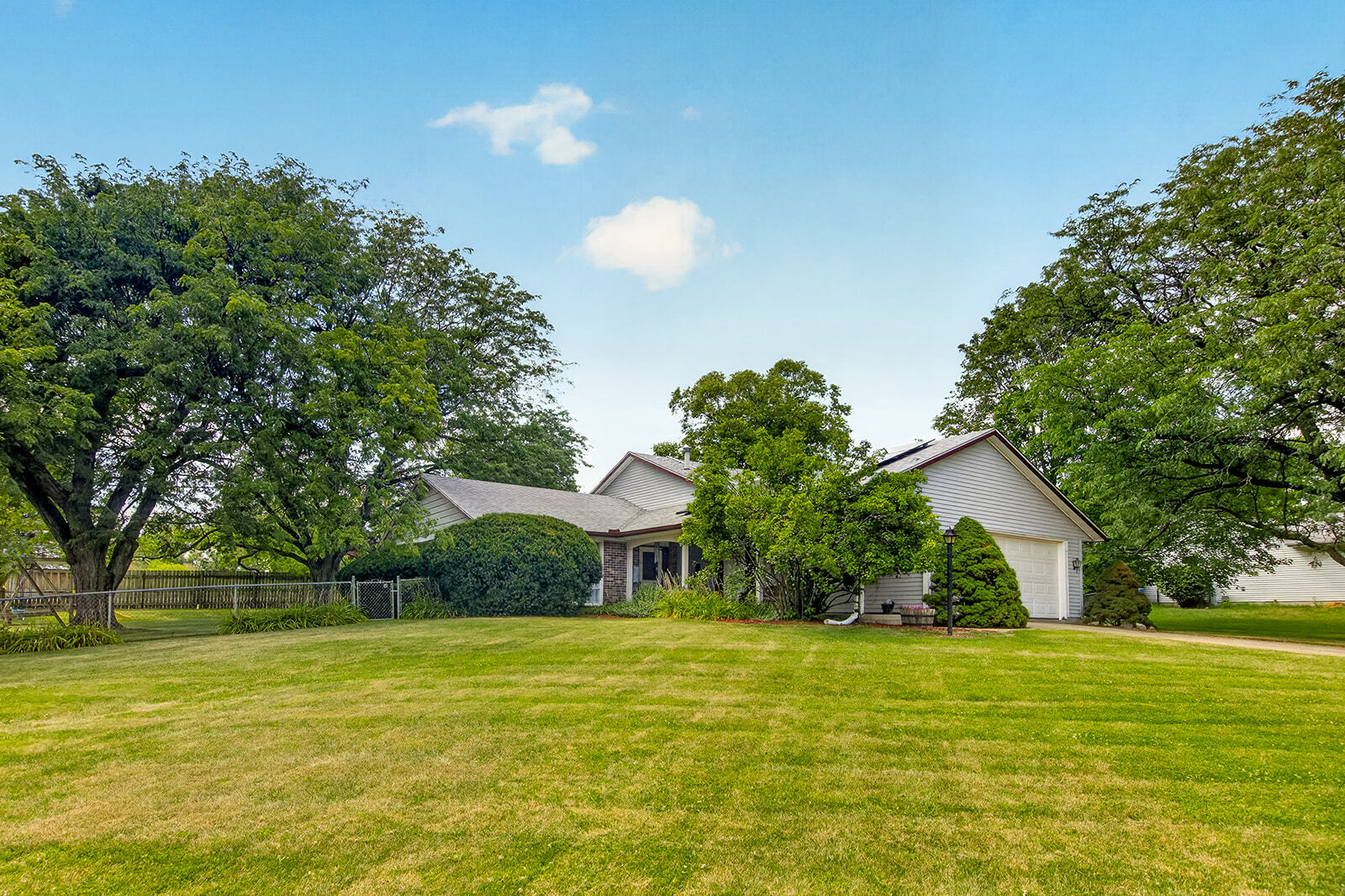 8586 Yellowstone Drive Property Photo 1