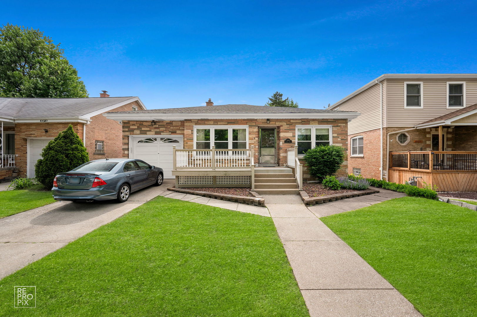 10016 S Clifton Park Avenue Property Photo 1