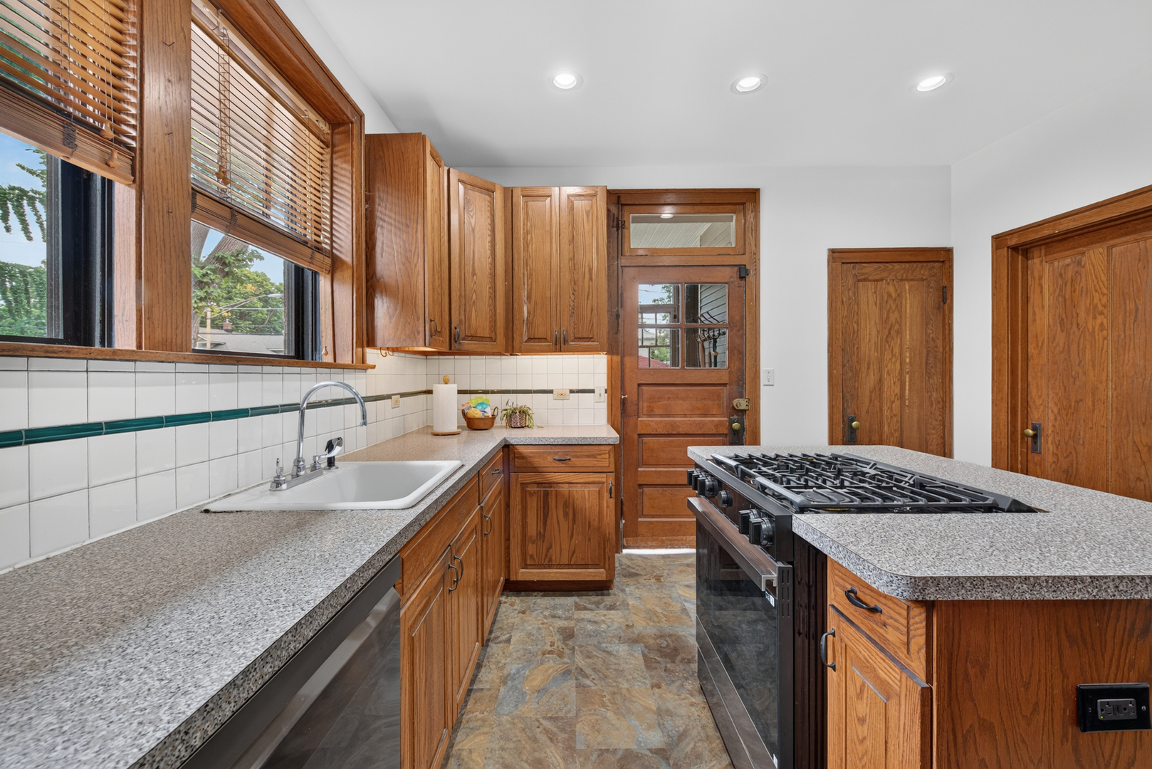 1100 S Scoville Avenue Property Photo 15