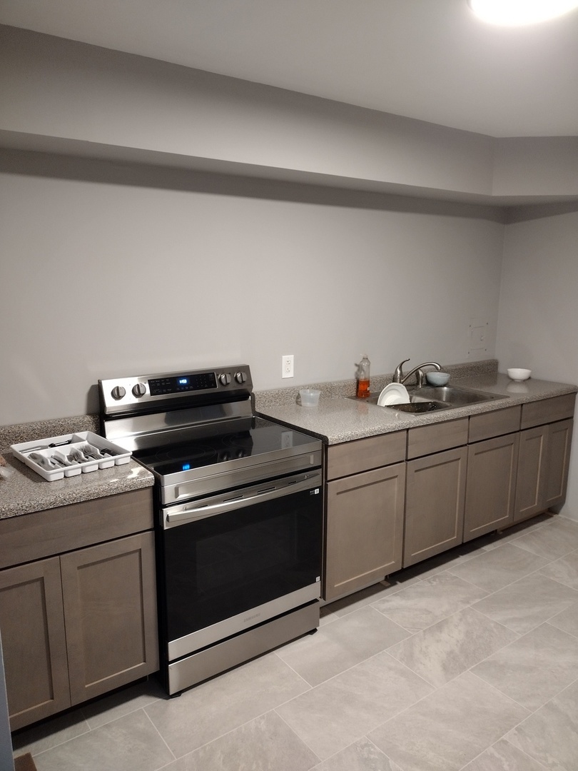 1210 N Dale Avenue 2i Property Photo 4