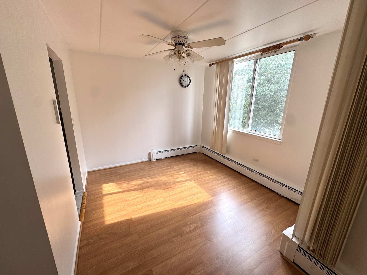 225 S Rohlwing Road 618 Property Photo 5