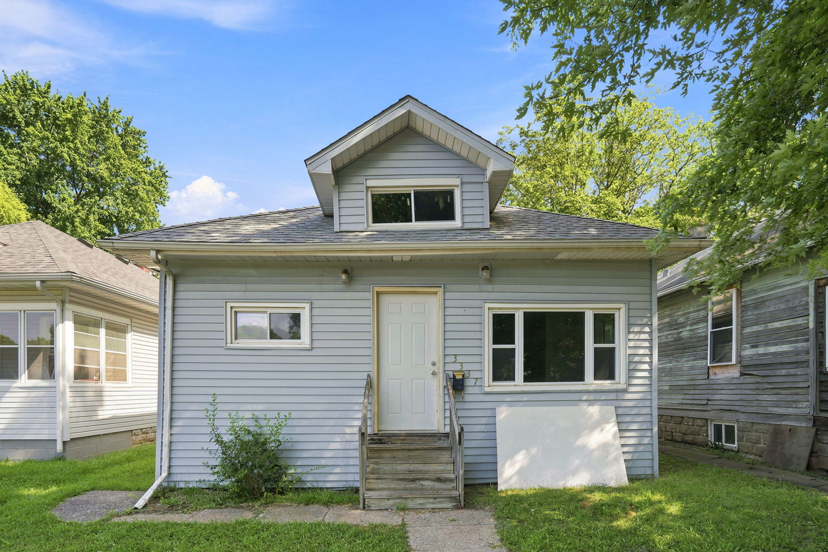3337 7 1/2 Avenue Property Photo 1