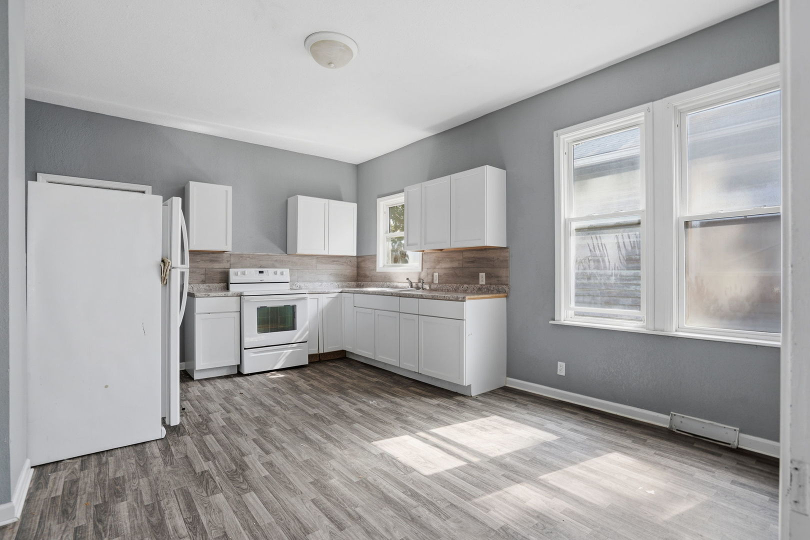 3337 7 1/2 Avenue Property Photo 11