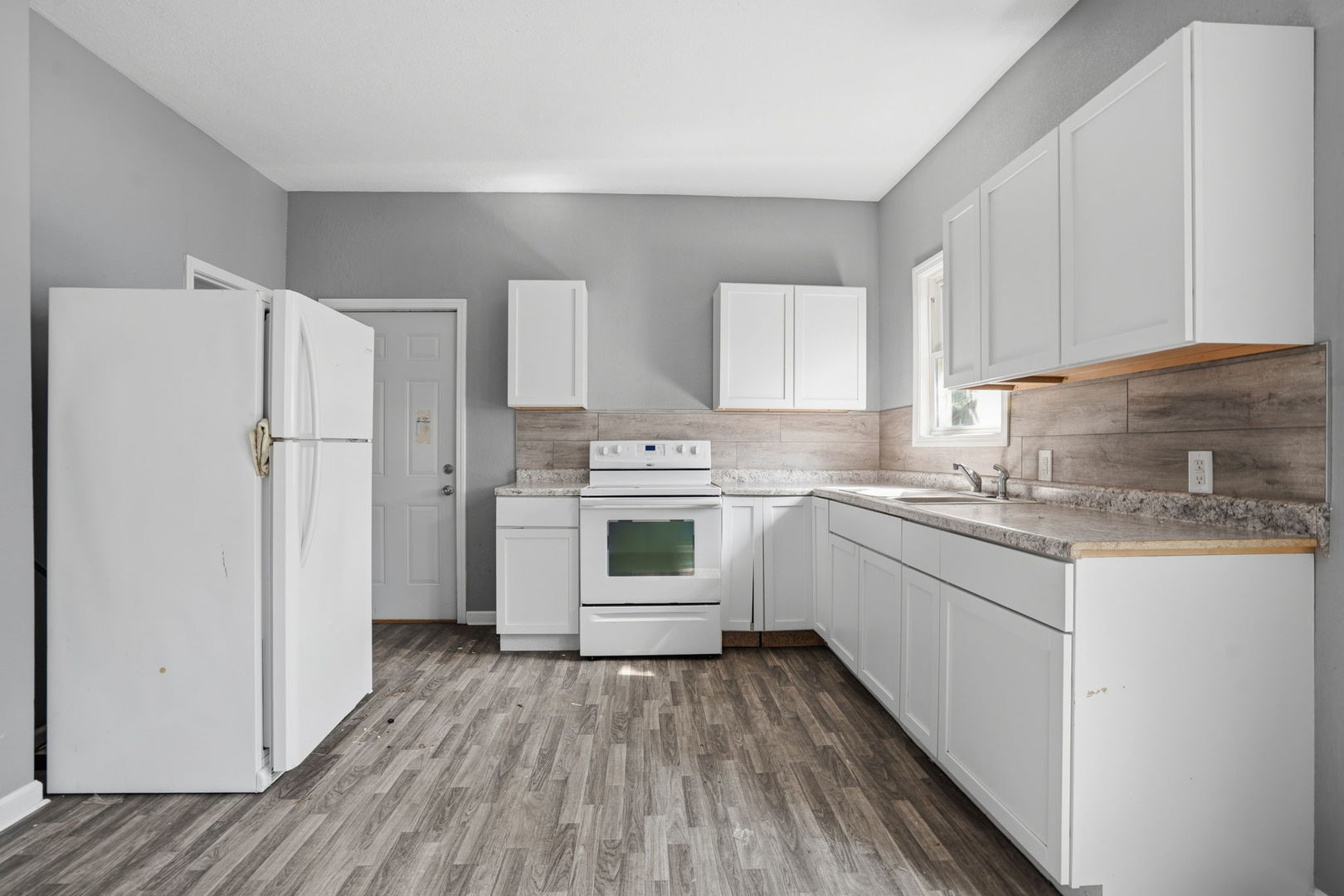 3337 7 1/2 Avenue Property Photo 12