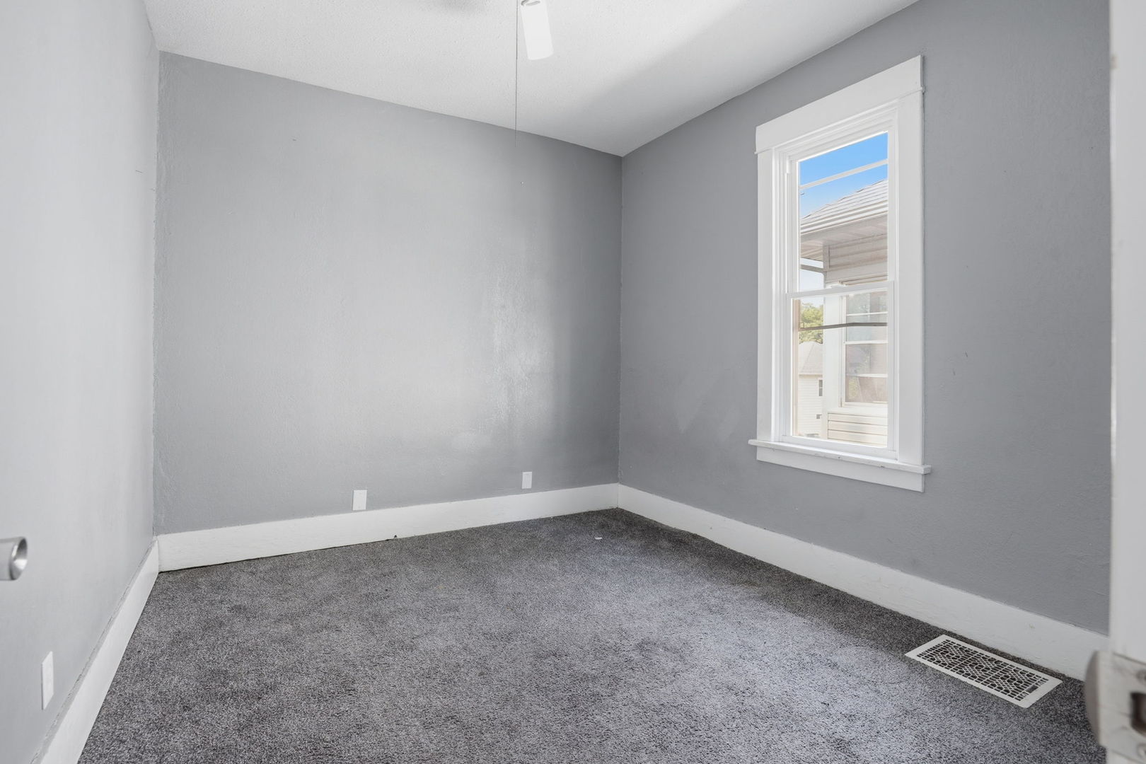 3337 7 1/2 Avenue Property Photo 18