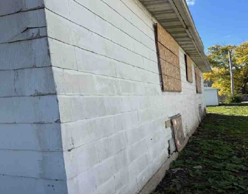 1504 S 1st Avenue Property Photo 2