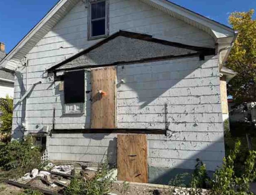 1504 S 1st Avenue Property Photo 3