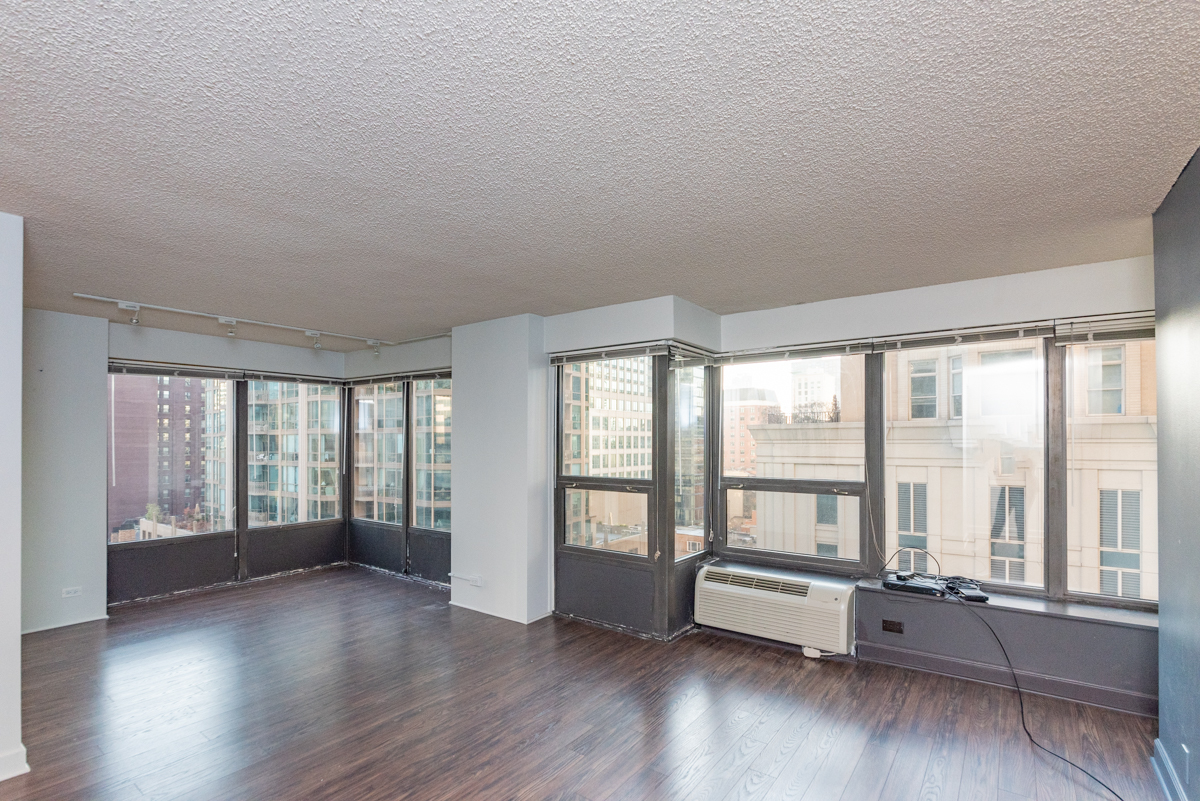 30 E Huron Street 904 Property Photo 2