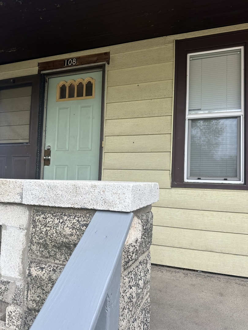 108 E Webster Street Property Photo 1