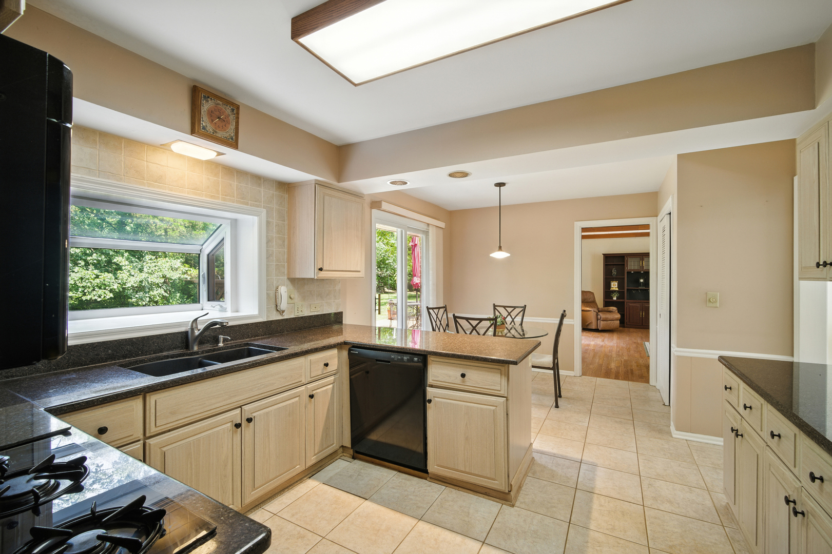 6 Londonderry Lane Property Photo 9
