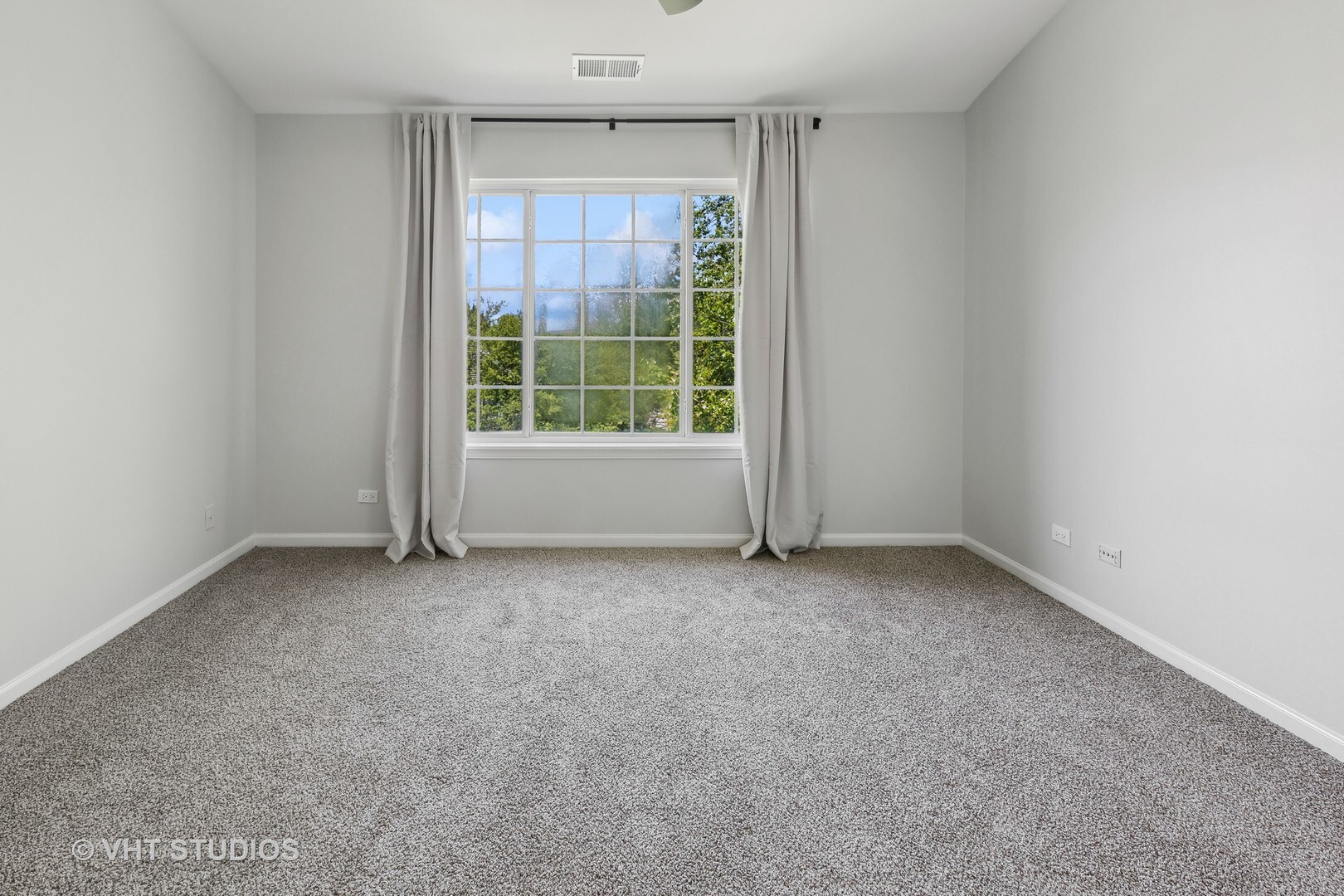 2222 Daybreak Drive Property Photo 9