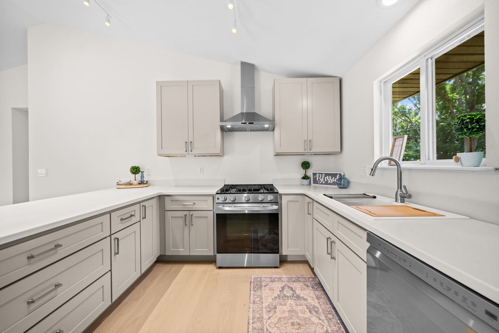 3210 Piper Court Property Photo 4