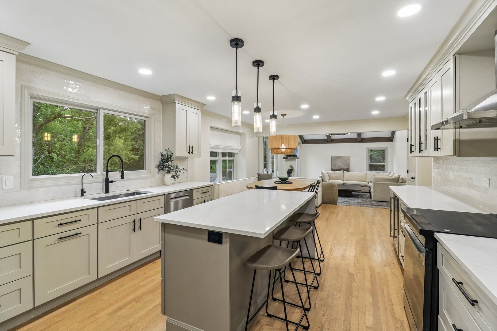 230 Deer Run Property Photo 7