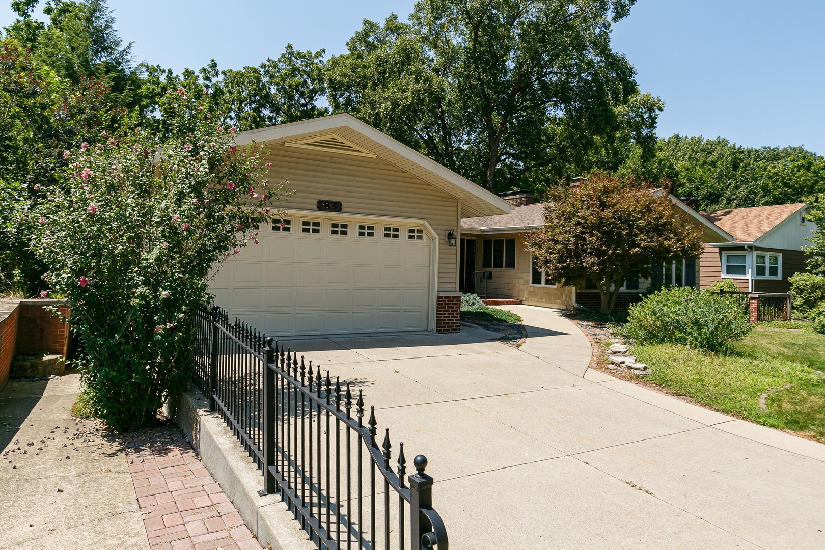 1831 45th Street Property Photo 2