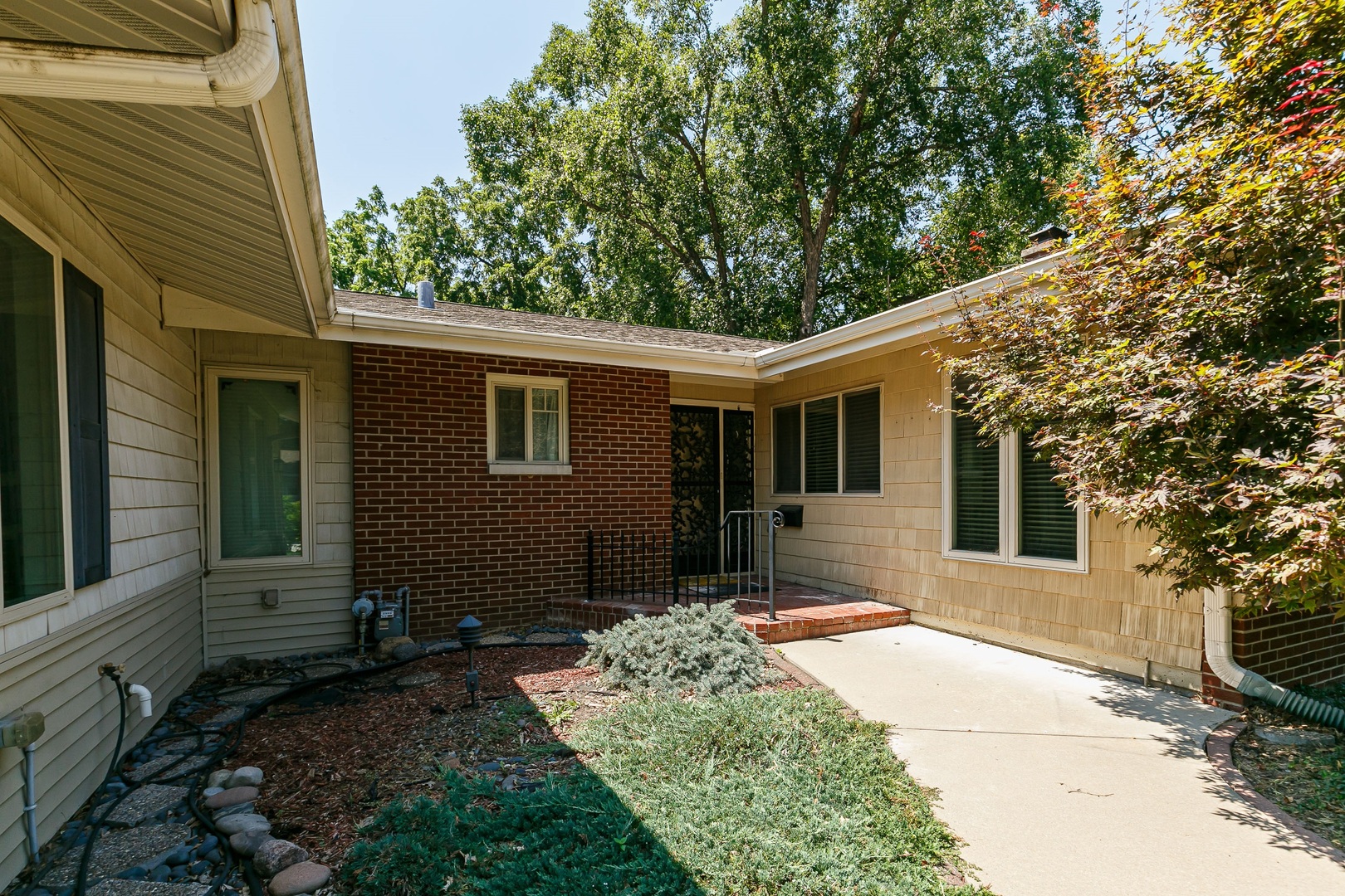 1831 45th Street Property Photo 3