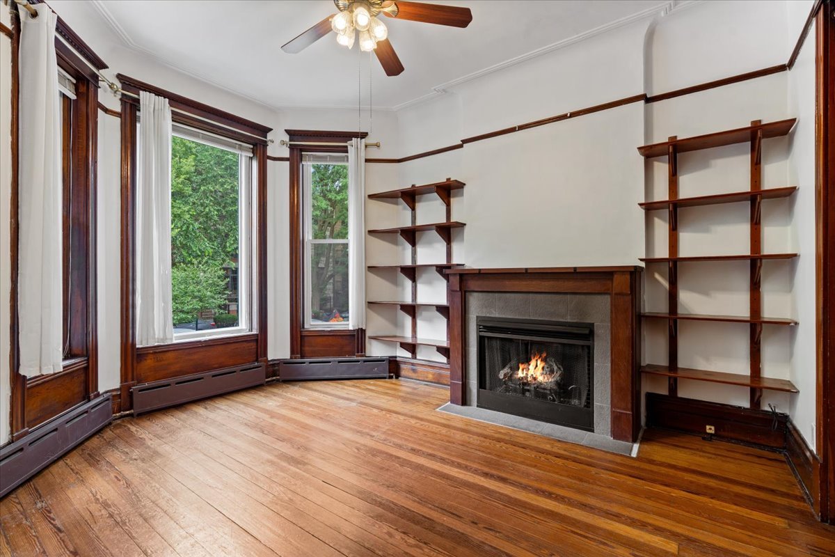 843 W Roscoe Street Property Photo 4