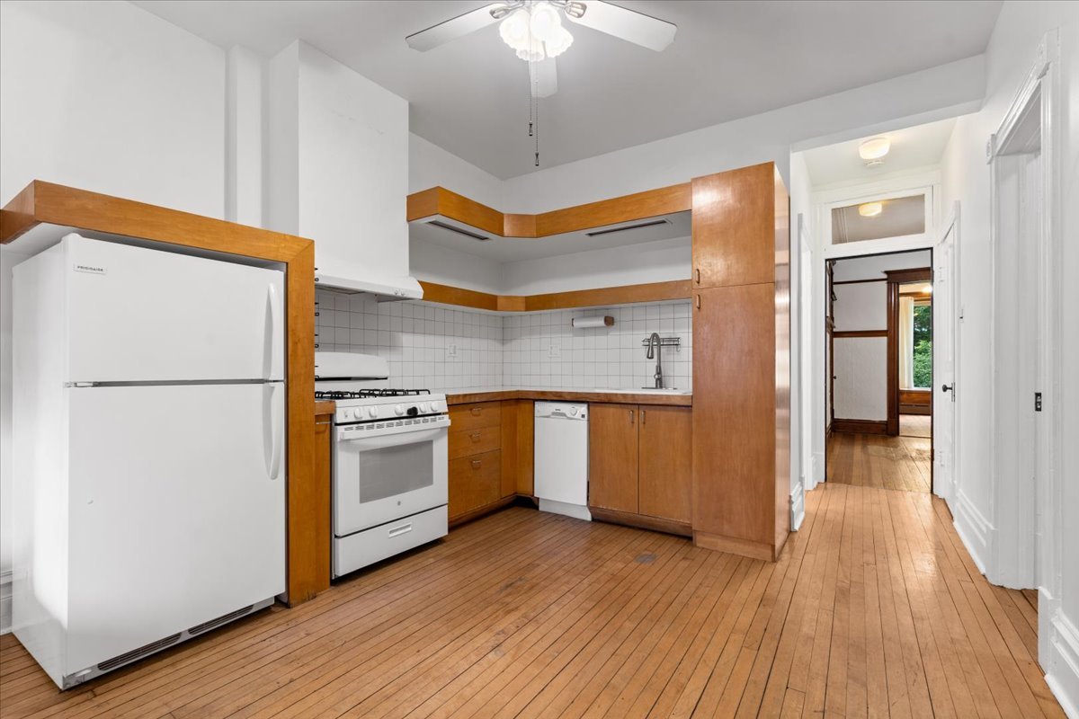 843 W Roscoe Street Property Photo 9