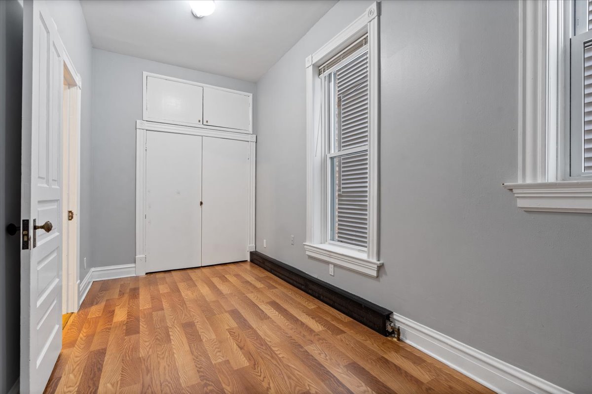 843 W Roscoe Street Property Photo 12
