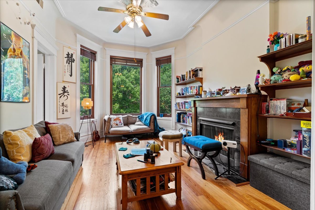843 W Roscoe Street Property Photo 16