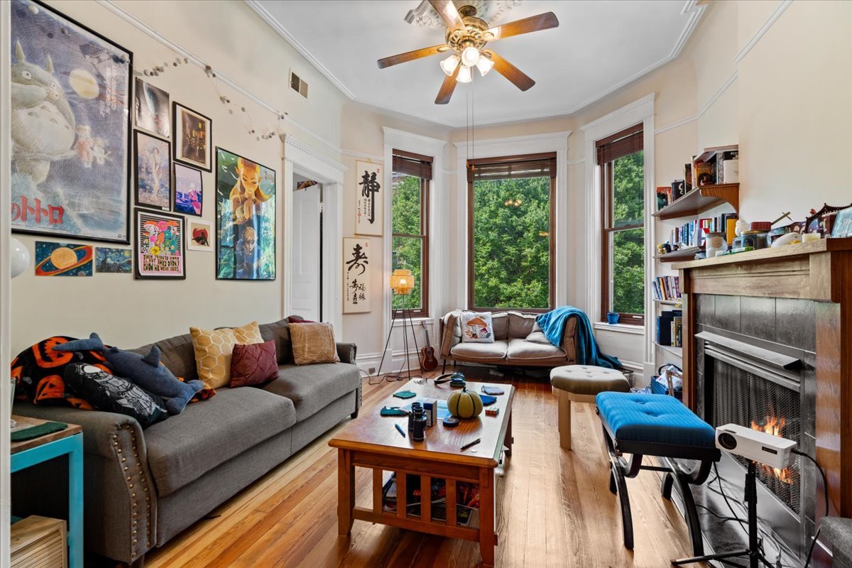 843 W Roscoe Street Property Photo 17