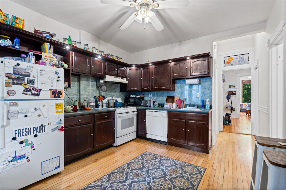 843 W Roscoe Street Property Photo 21