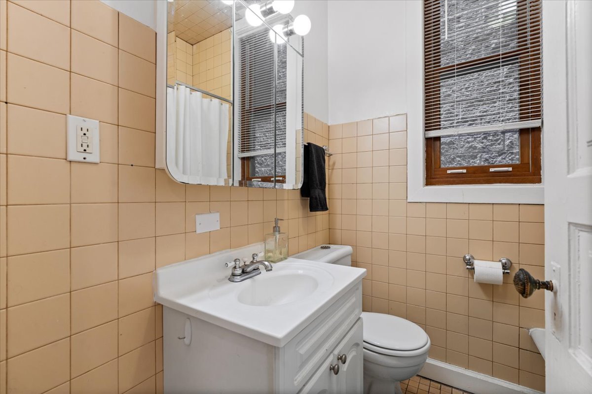 843 W Roscoe Street Property Photo 22