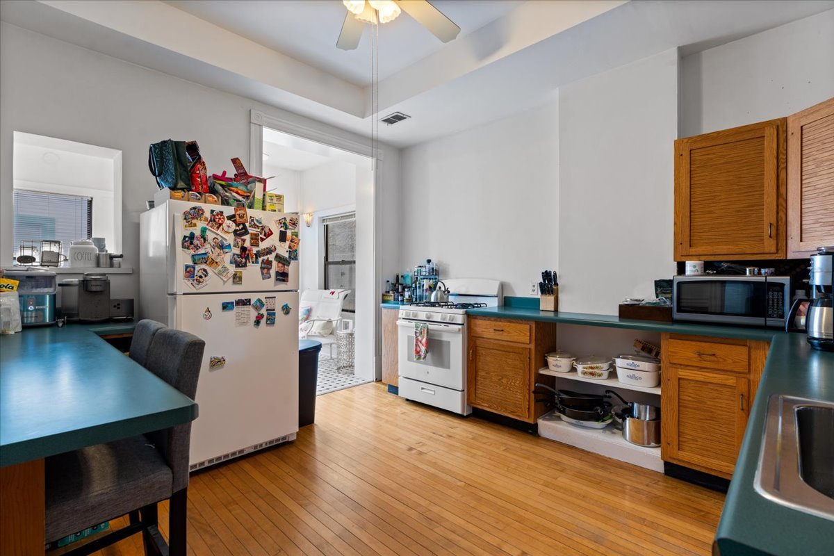 843 W Roscoe Street Property Photo 32