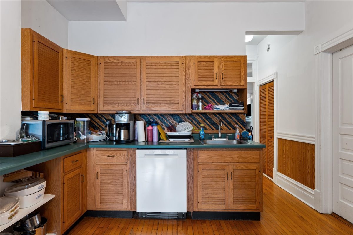 843 W Roscoe Street Property Photo 33