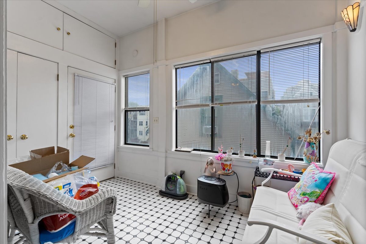 843 W Roscoe Street Property Photo 34