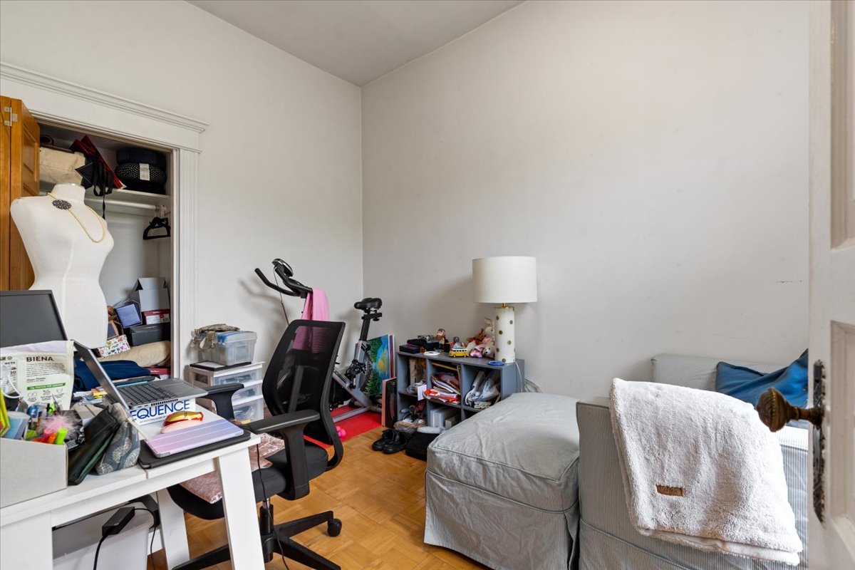 843 W Roscoe Street Property Photo 37