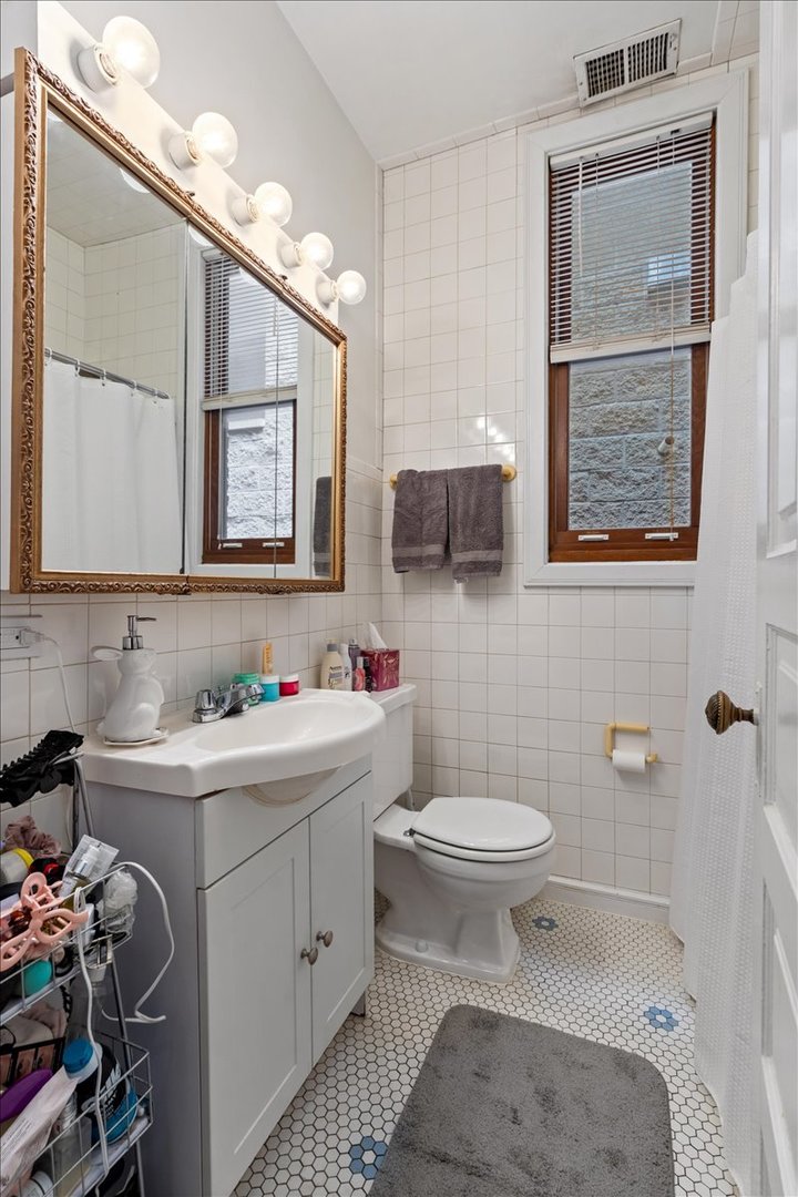 843 W Roscoe Street Property Photo 38