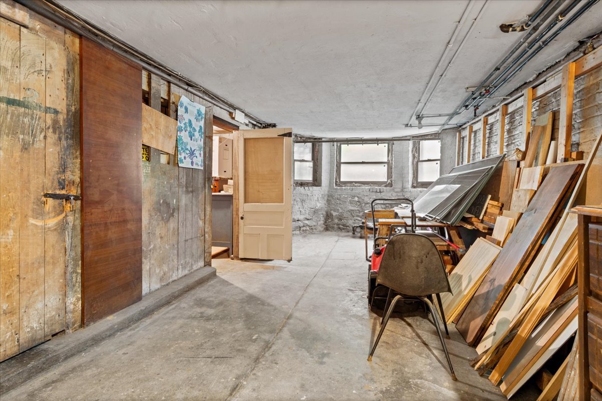 843 W Roscoe Street Property Photo 41