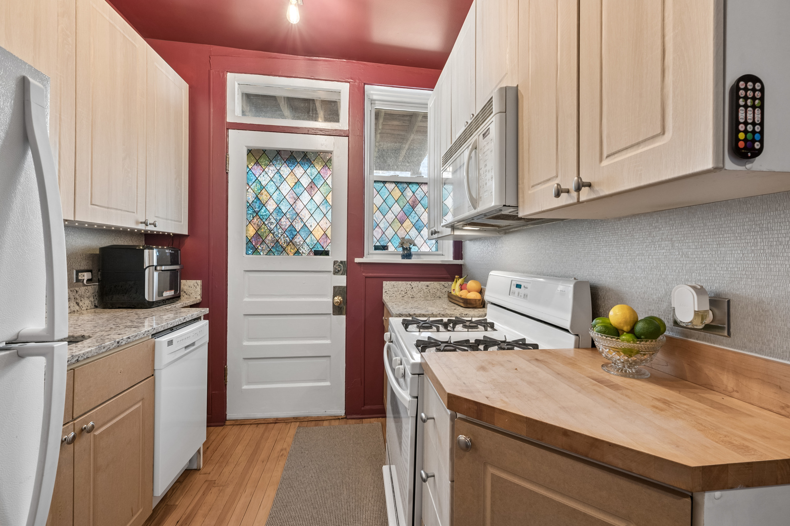 715 W Barry Avenue 5b Property Photo 4