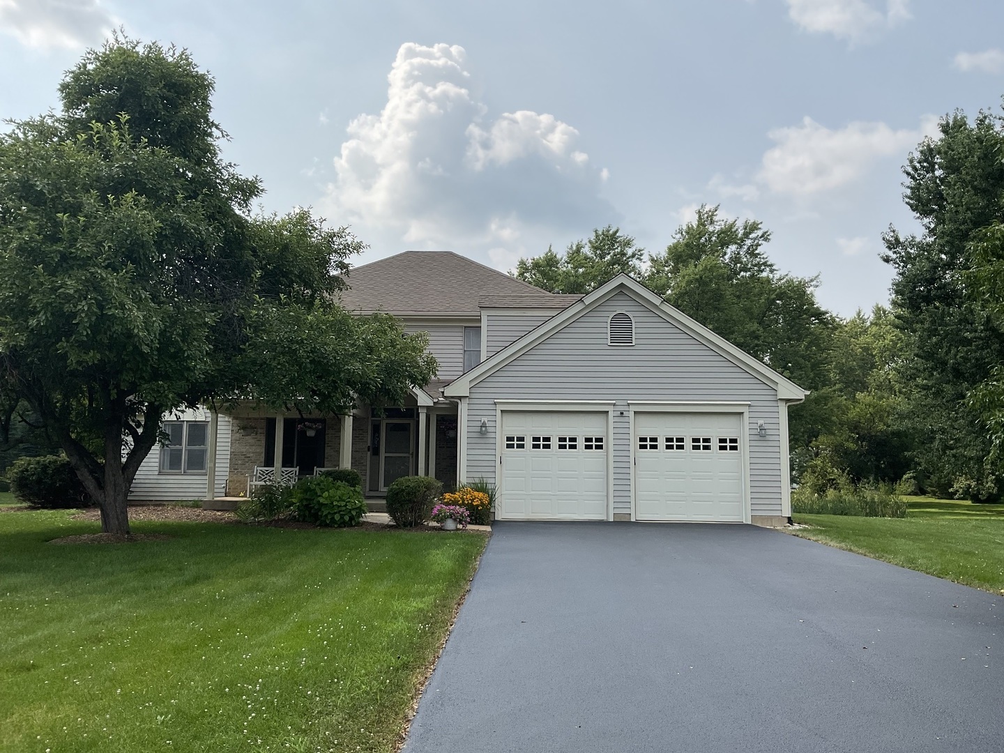 41w610 Silvana Drive Property Photo 1