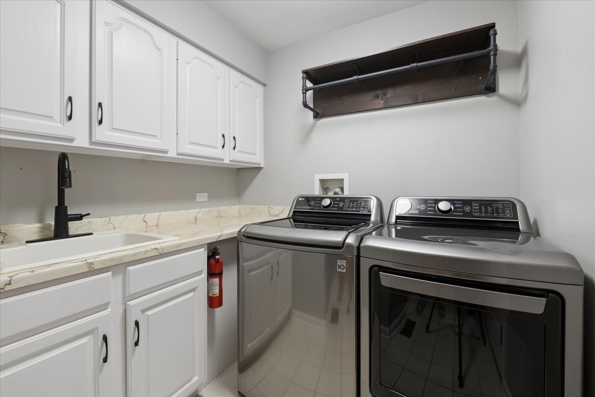 41w610 Silvana Drive Property Photo 19