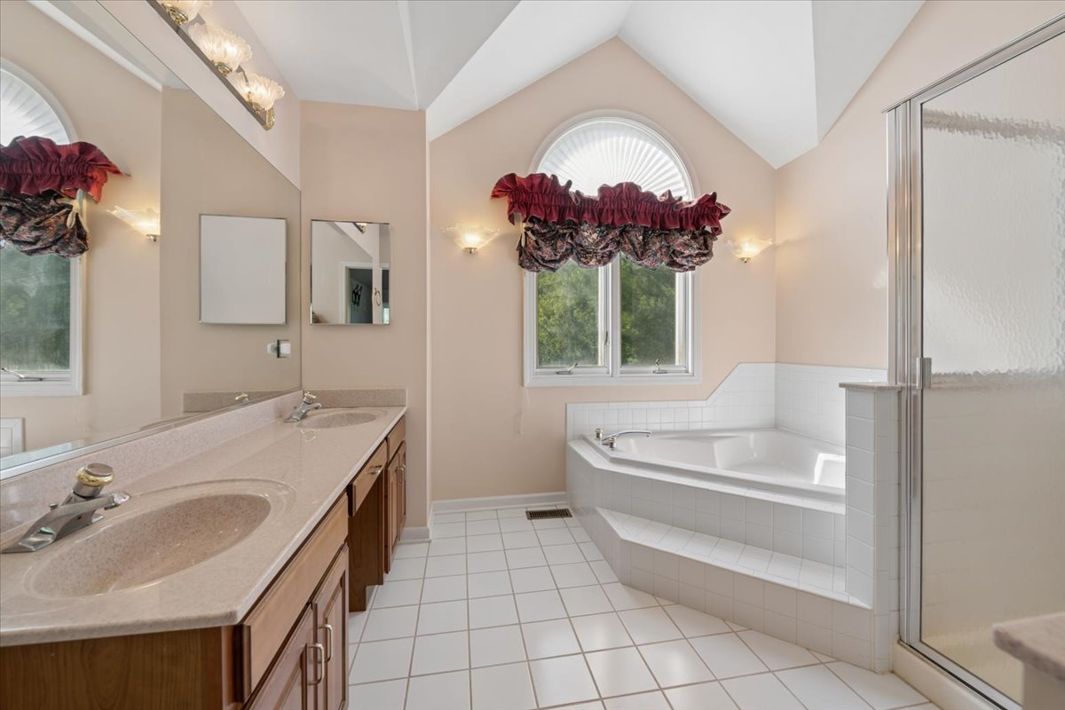 41w610 Silvana Drive Property Photo 22