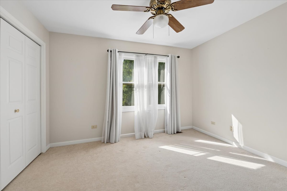 41w610 Silvana Drive Property Photo 23