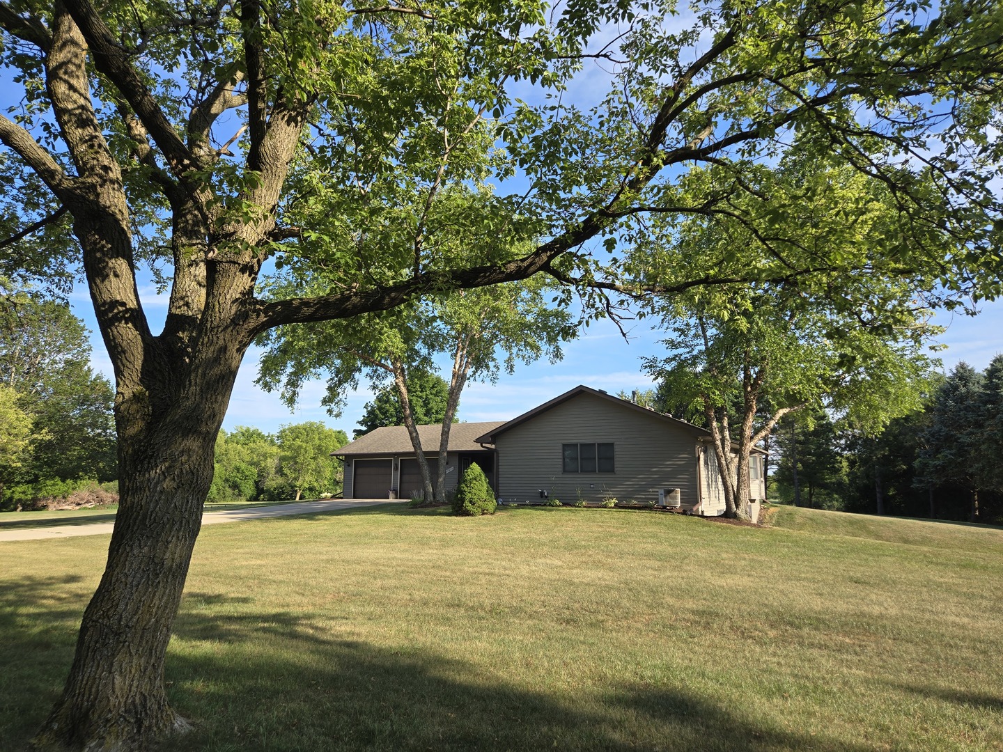 17019 Hebron Road Property Photo 1