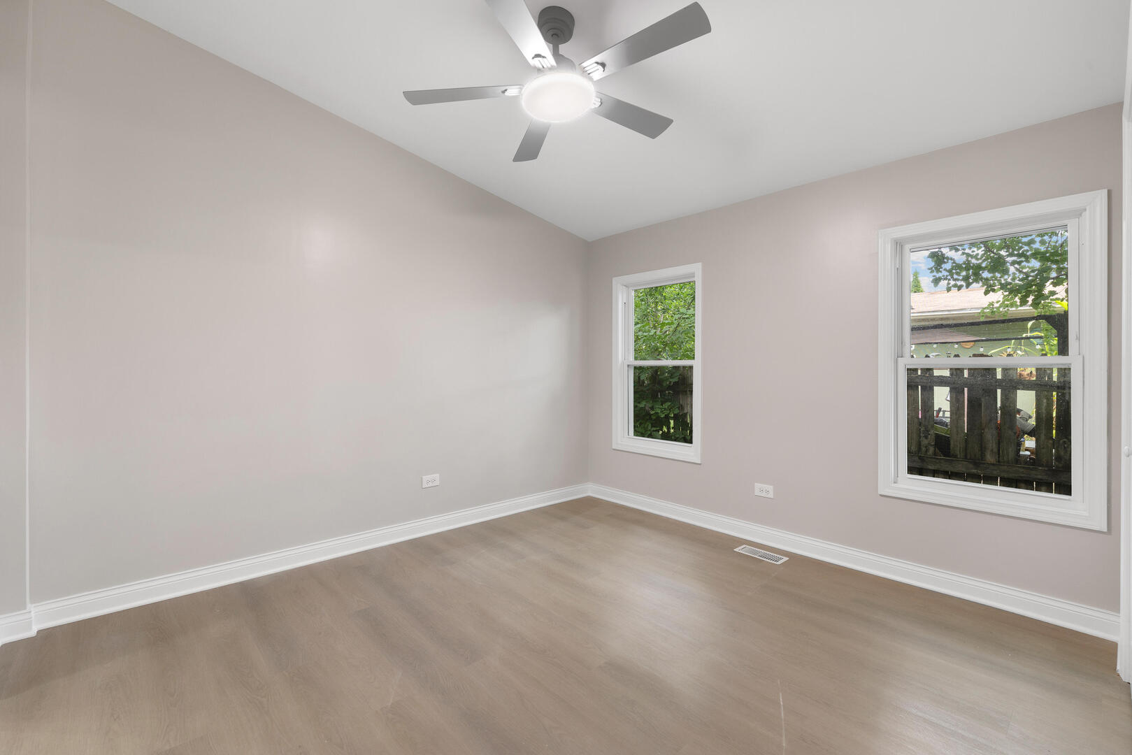1139 W Barry Lane Property Photo 10
