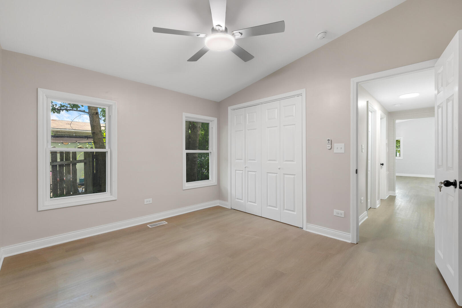 1139 W Barry Lane Property Photo 11