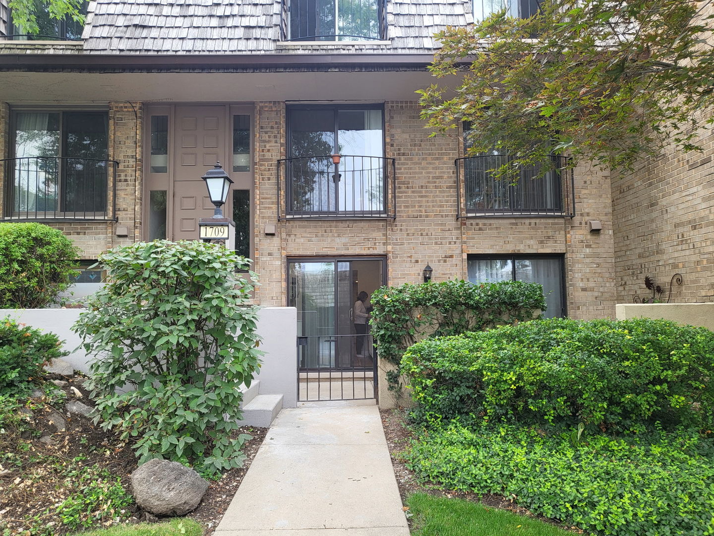 1709 Northfield Square B Property Photo 1
