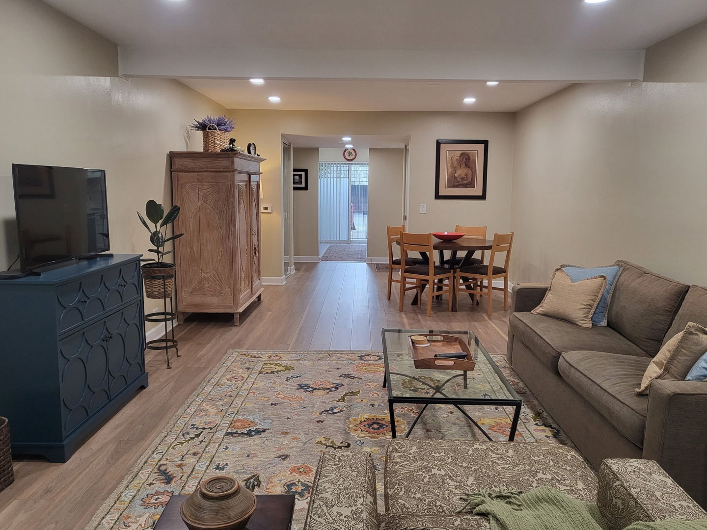 1709 Northfield Square B Property Photo 7