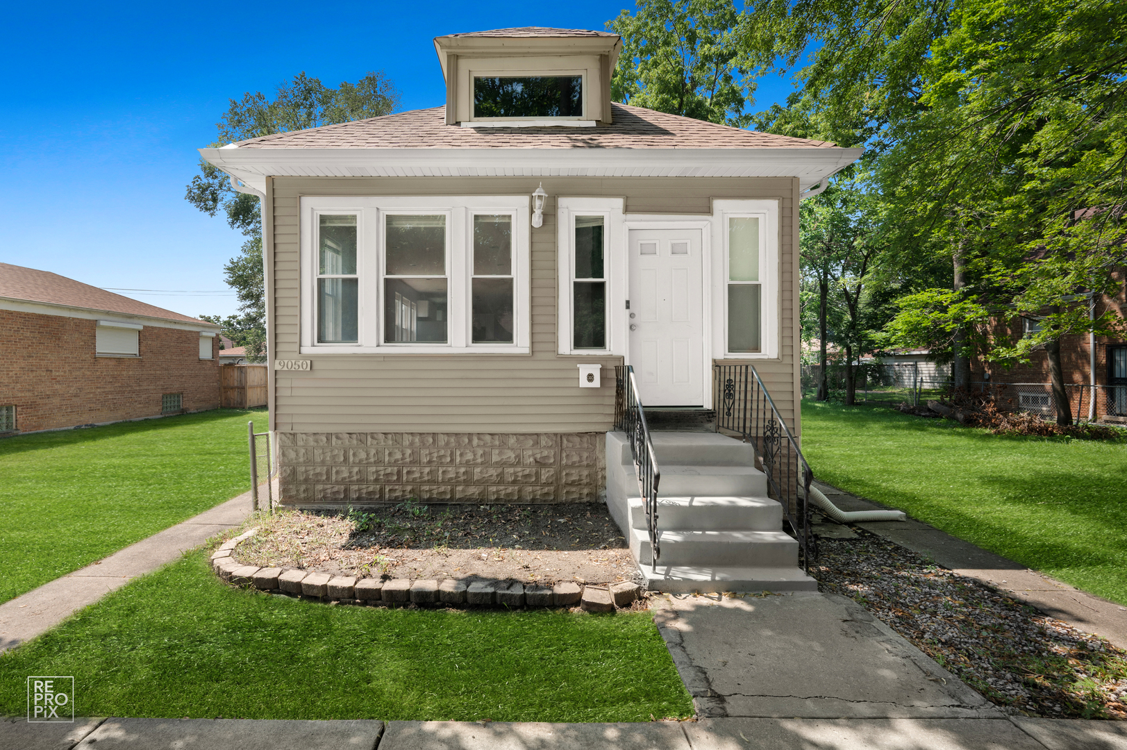 9050 S Ellis Avenue Property Photo 1