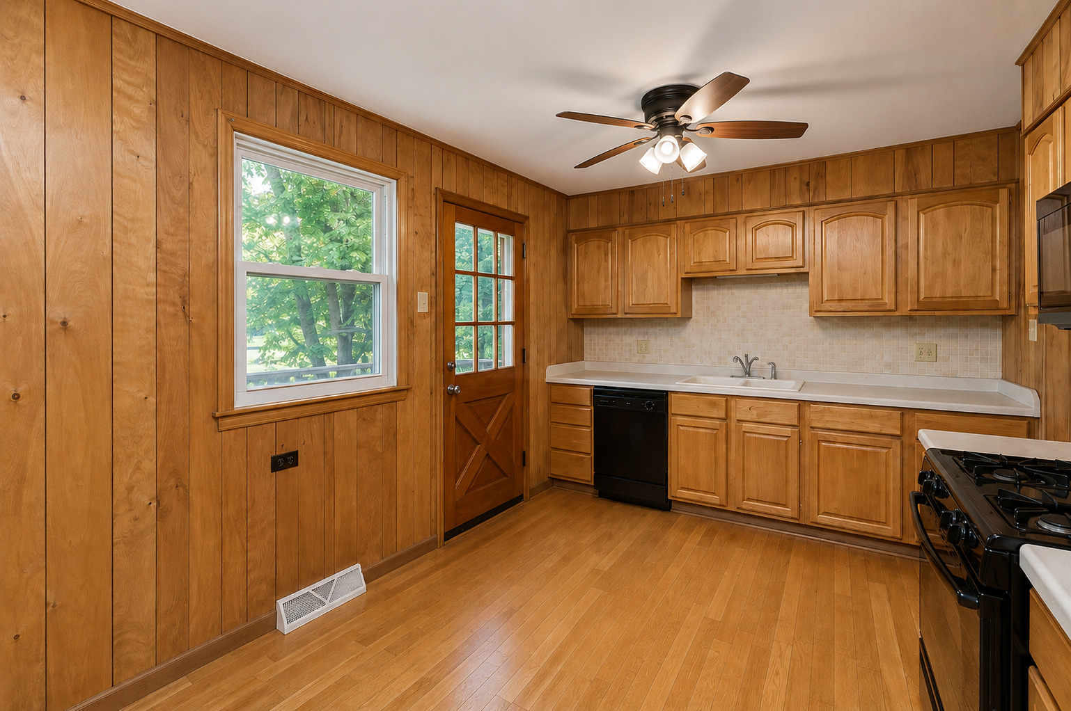 8719 Willow Road Property Photo 3